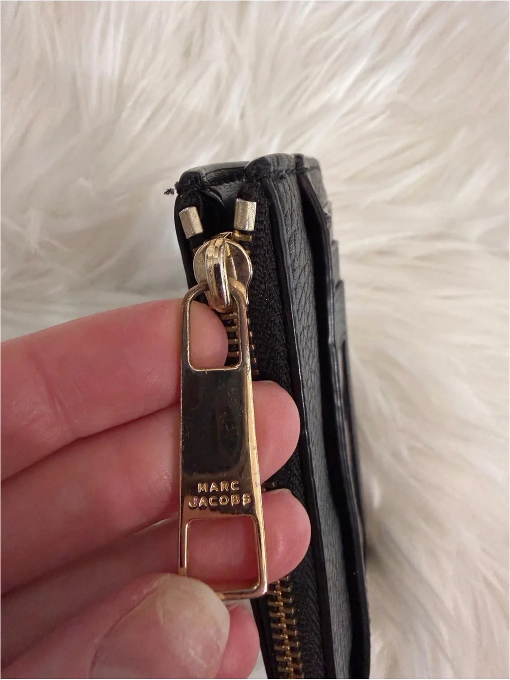 Marc Jacobs Black Leather & Gold Hardware Zip Card Case Keychain Ring Wallet